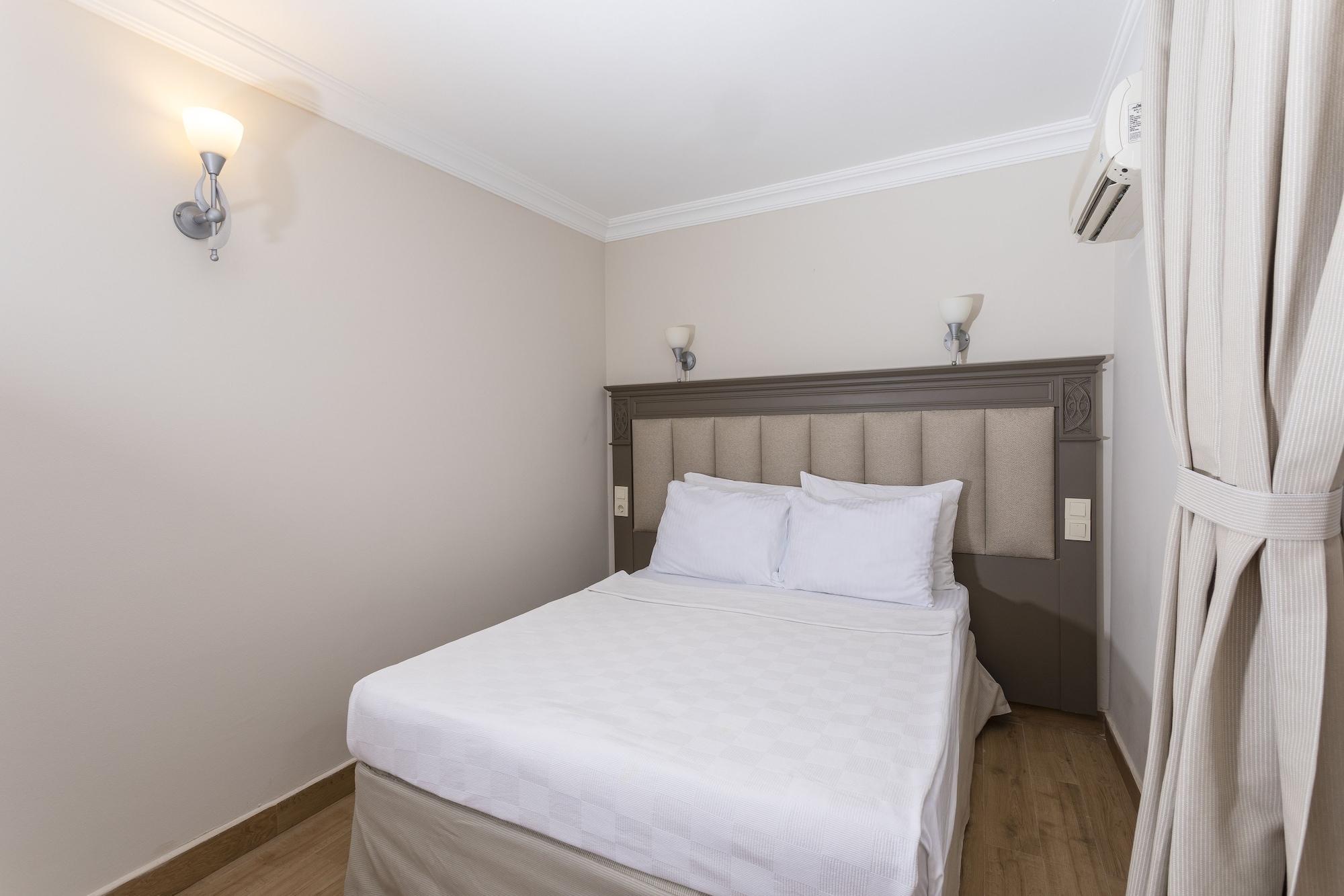 Moonshine & Otel 3*