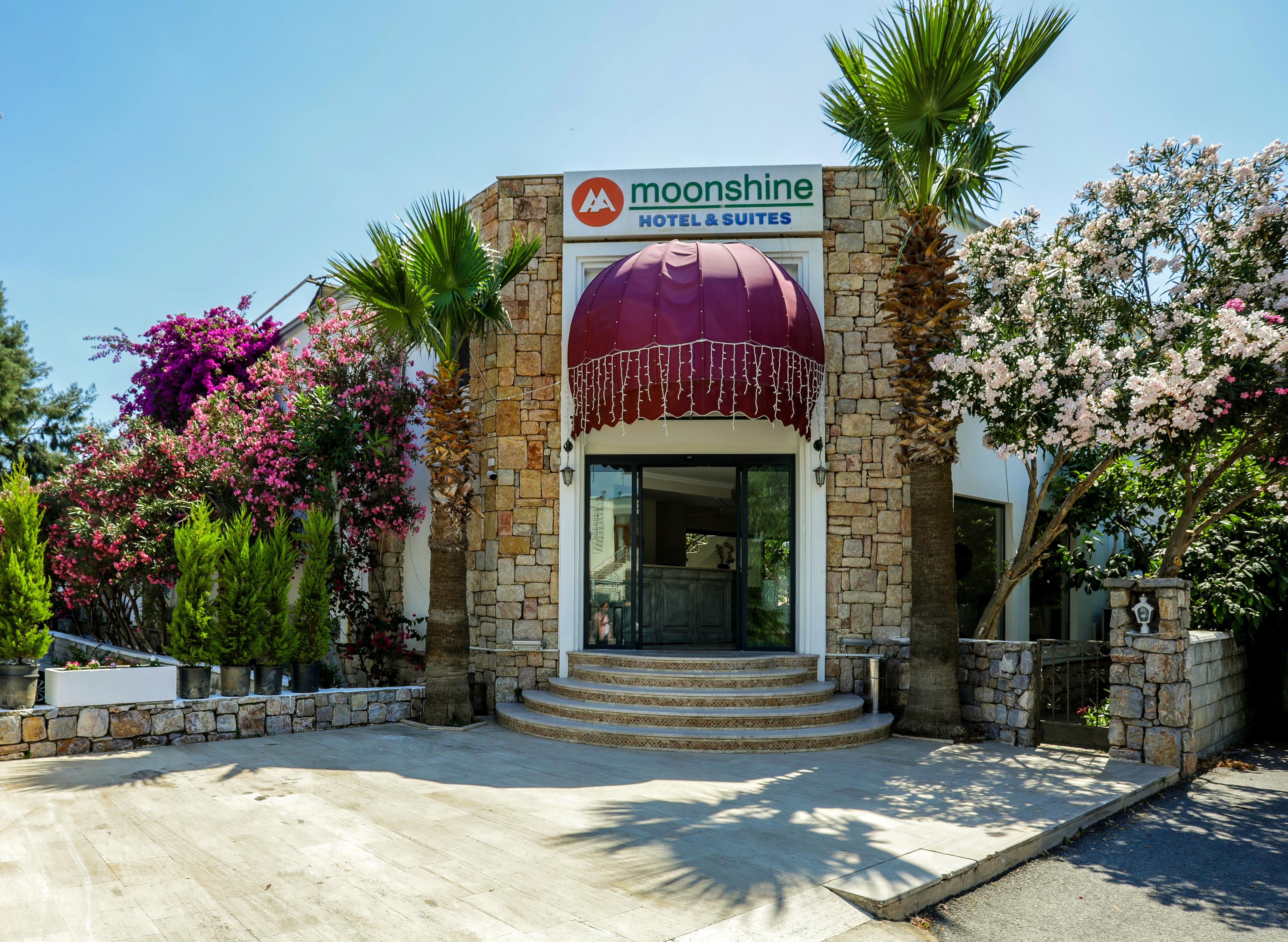 Otel Moonshine &